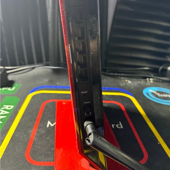 Net gear WiFi extender READ DESC - Picture 4 of 6